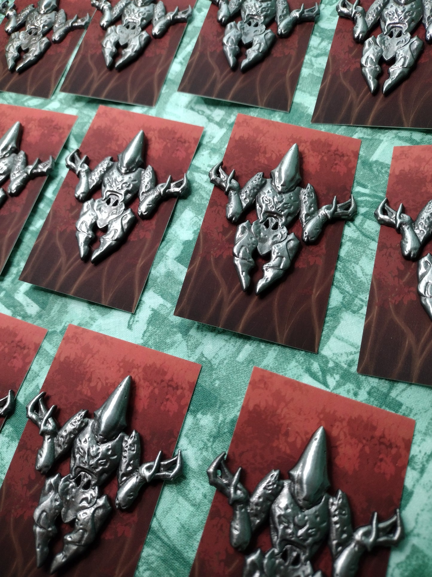 Thrall statue 3D pin