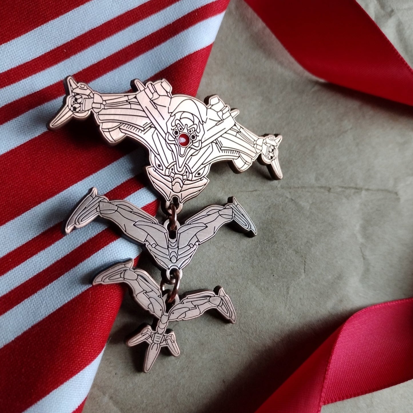Hydra Dangle pin