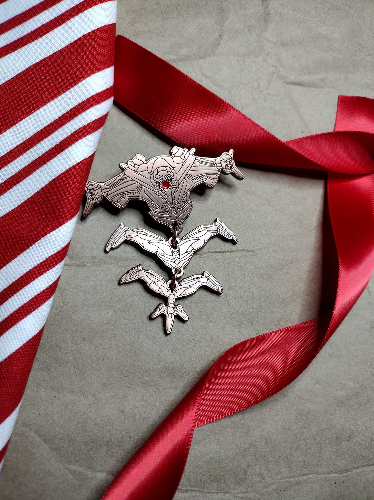Hydra Dangle pin